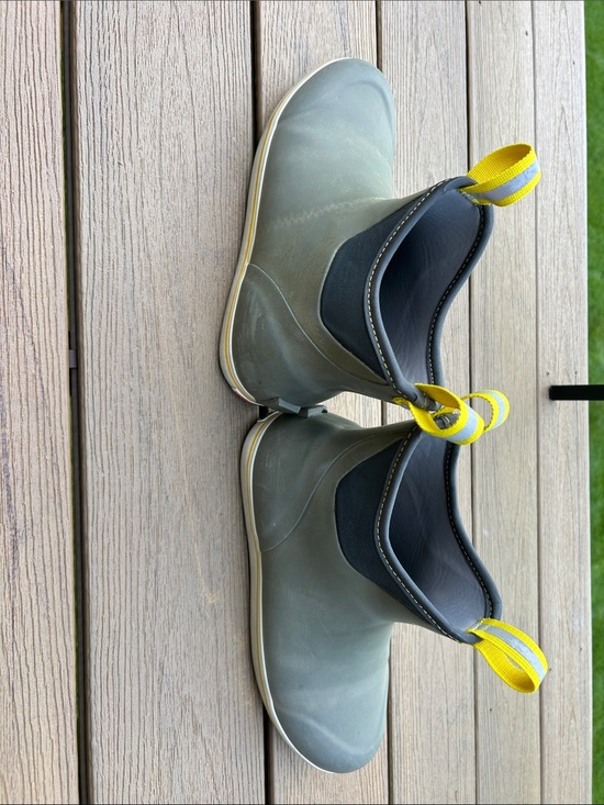 XTRATUF Men’s Gray Chelsea Deck Boots with Yellow Pull Tabs, Sz 9 main image 6